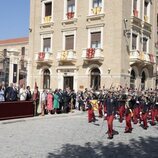 Los Reyes Felipe Letizia contemplan el desfile militar en la Jura de Bandera de la Princesa Leonor