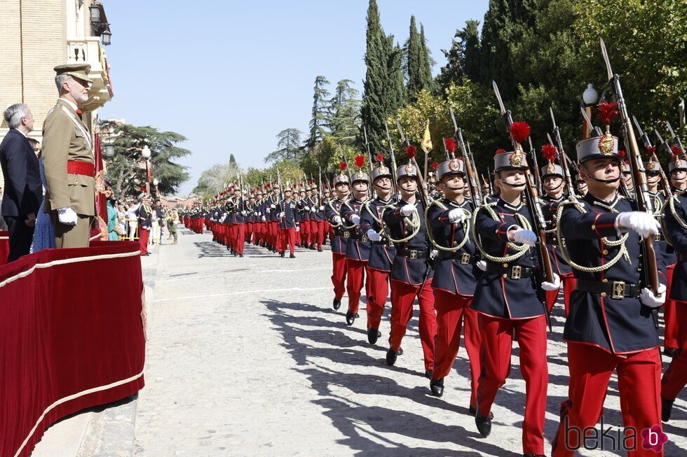 La Princesa Leonor desfilando ante el Rey Felipe VI en su Jura de Bandera