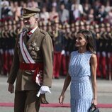 Los Reyes Felipe y Letizia, muy sonrientes en la Jura de Bandera de la Princesa Leonor