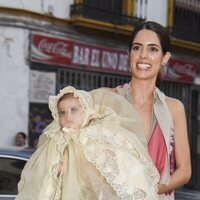 Sofía Palazuelo con su hija Sofía Fitz-James Stuart en su bautizo