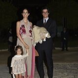 Fernando Fitz-James Stuart y Sofía Palazuelo con sus hijas Rosario y Sofía Fitz-James Stuart en el bautizo de Sofía Fitz-James Stuart