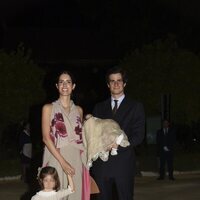 Fernando Fitz-James Stuart y Sofía Palazuelo con sus hijas Rosario y Sofía Fitz-James Stuart en el bautizo de Sofía Fitz-James Stuart