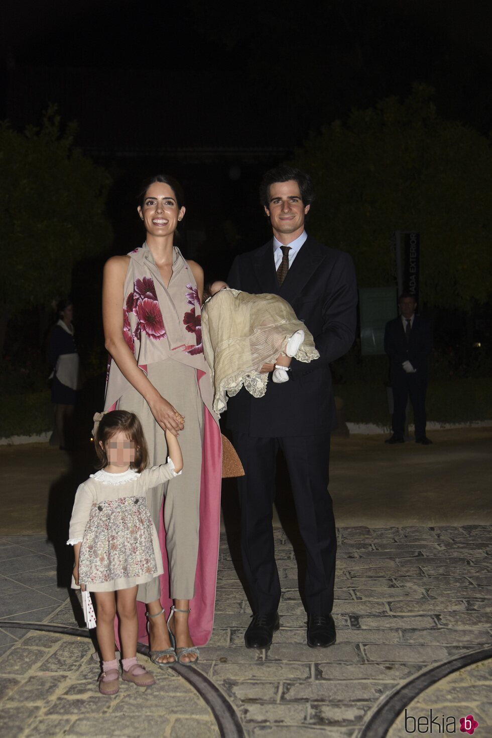 Fernando Fitz-James Stuart y Sofía Palazuelo con sus hijas Rosario y Sofía Fitz-James Stuart en el bautizo de Sofía Fitz-James Stuart