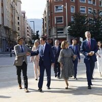 El Rey Felipe VI con la muñeca vendada en Bilbao