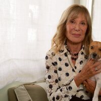 Pilar Eyre, muy cariñosa con su perro Brody