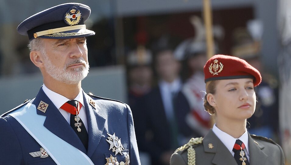 El Rey Felipe VI y la Princesa Leonor durante el homenaje a los caídos en el Día de la Hispanidad 2023