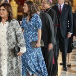 Teresa Urquijo, novia de Almeida, saludando a los Reyes Felipe y Letizia y la Princesa Leonor en la recepción del Día de la Hispanidad 2023 