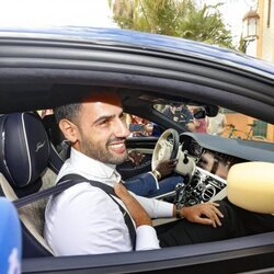 Asraf Beno llegando a su boda con Isa Pantoja en Sevilla