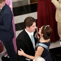 La Princesa Mary abraza a su hijo en la cena de gala del 18 cumpleaños del Príncipe Christian