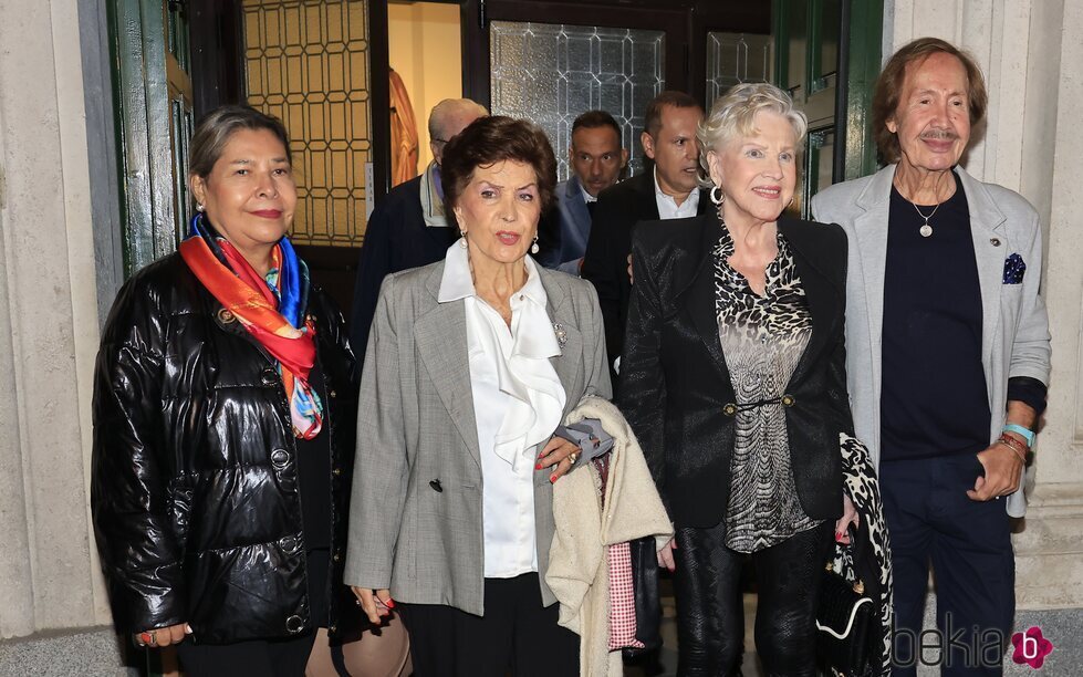 Pablo Sebastian, Marily Coll y demás amigas en el funeral en memoria de Carmen Sevilla por su cumpleaños