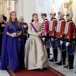 Amalia de Holanda con la Tiara Collar de Zafiros y Elisabeth de Bélgica con la Tiara Wolfers en la cena de gala por el 18 cumpleaños de Christian de Dinama