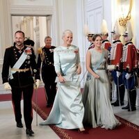 Haakon y Mette-Marit de Noruega y su hija Ingrid Alexandra de Noruega en el 18 cumpleaños de Christian de Dinamarca