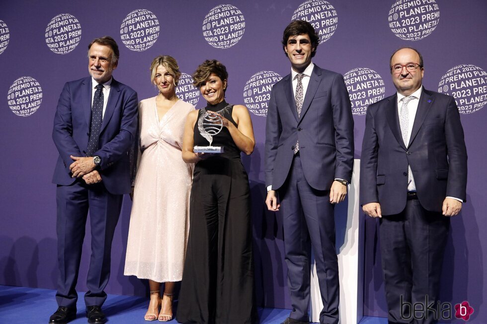 José Crehueras, Yolanda Díaz, Sonsoles Ónega, Alfonso Goizueta y Miquel Iceta en el Premio Planeta 2023