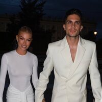 Jessica Goicoechea y Marc Bartra llegando a la gala solidaria contra el Cáncer de Mama organizada por Elle