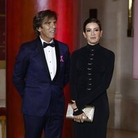 Manuel Díaz 'El Cordobés' con Virginia Troconis llegando a la gala solidaria contra el Cáncer de Mama organizada por Elle