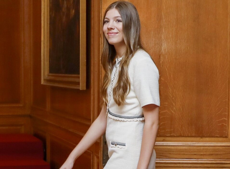 La Infanta Sofía con un vestido corto de tweed de Sandro en las audiencias de los Premios Princesa de Asturias 2023