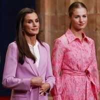 La Reina Letizia, la Princesa Leonor y la Infanta Sofía en la audiencia previa a los Premios Princesa de Asturias 2023