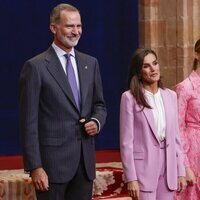 Los Reyes Felipe y Letizia con la Princesa Leonor y la Infanta Sofía en la audiencia previa a los Princesa de Asturias 2023