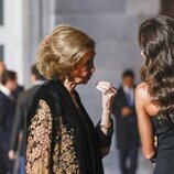 La Reina Sofía hace un gesto a la Reina Letizia en los Premios Princesa de Asturias 2023