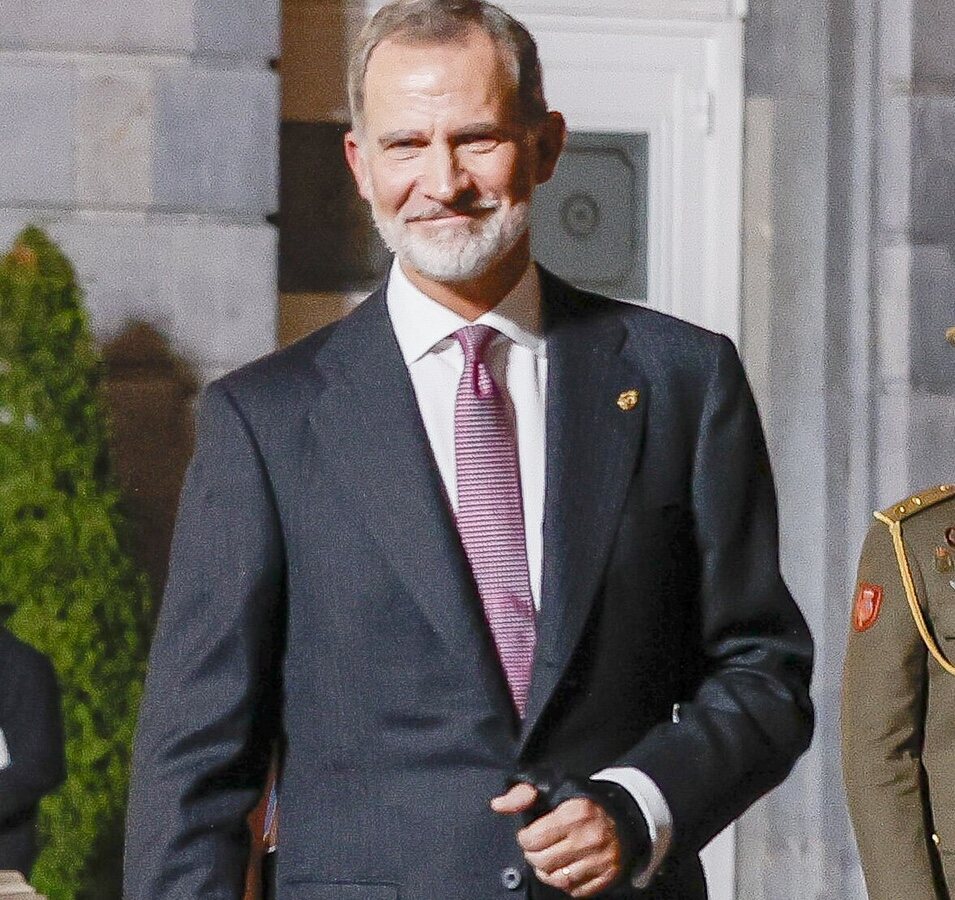 El Rey Felipe VI con una férula en la mano izquierda en los Premios Princesa de Asturias 2023