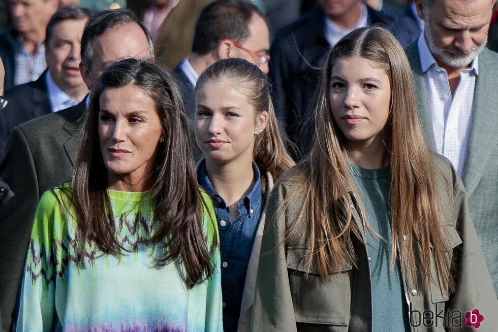 La Reina Letizia, la Princesa Leonor y la Infanta Sofía en Arroes, Pueblo Ejemplar 2023