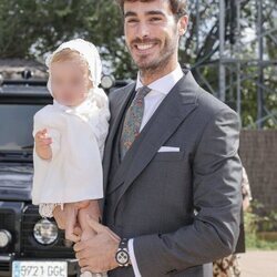 Luis Zamalloa con su hija Matilda llegando a su boda con Marta Pombo