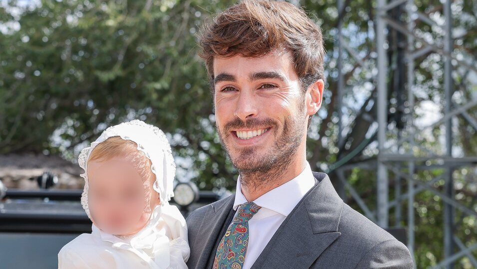 Luis Zamalloa con su hija Matilda llegando a su boda con Marta Pombo