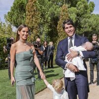 María Pombo y Pablo Castellano con sus hijos Martín y Vega en la boda de Marta Pombo y Luis Zamalloa