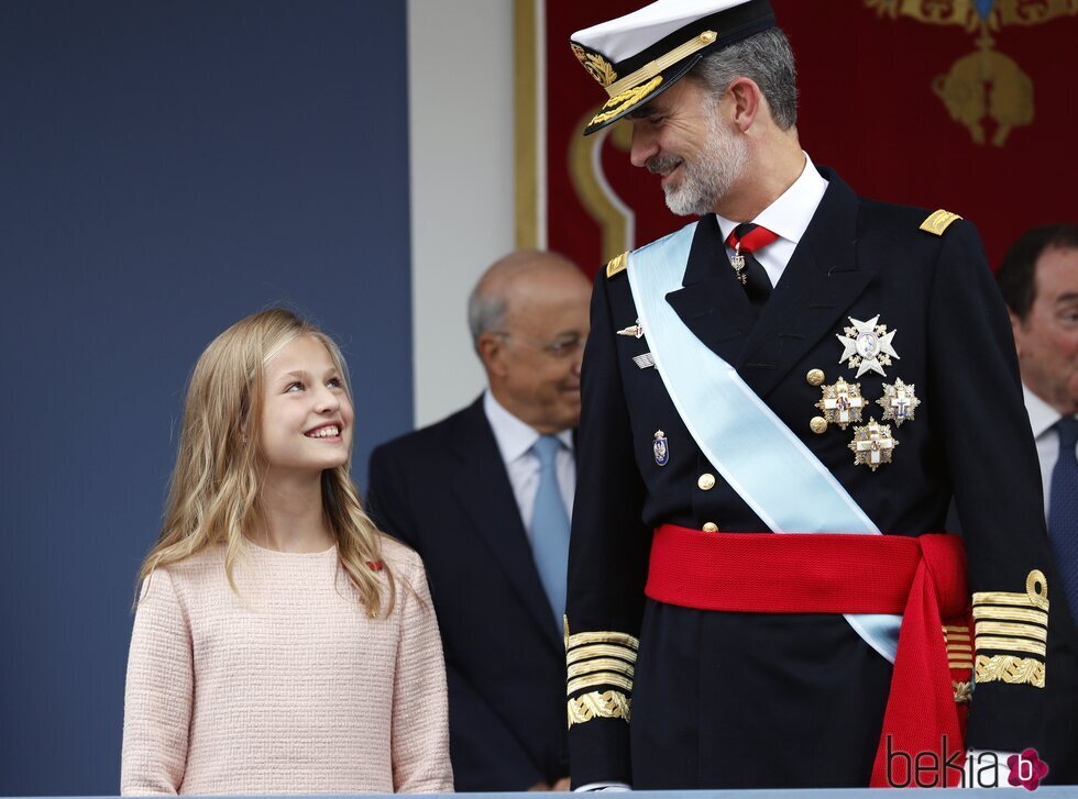 El Rey Felipe VI y la Princesa Leonor se sonríen en el Día de la Hispanidad 2019 en una foto inédita por el 18 cumpleaños de la Princesa Leonor