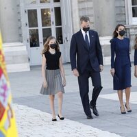 Foto inédita de los Reyes Felipe y Letizia y sus hijas Leonor y Sofía en el Homenaje de Estado a las víctimas de la pandemia