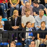 La Infanta Cristina, Miguel Urdangarin y la madre de Johanna Zott en un partido de balonmano de Pablo Urdangarin en Granollers