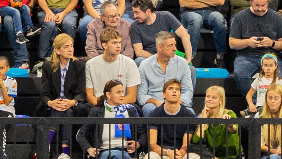 La Infanta Cristina, Miguel Urdangarin y la madre de Johanna Zott en un partido de balonmano de Pablo Urdangarin en Granollers