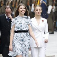 La Infanta Sofía, la Princesa Leonor y la Reina Letizia llegando a la Jura de la Constitución