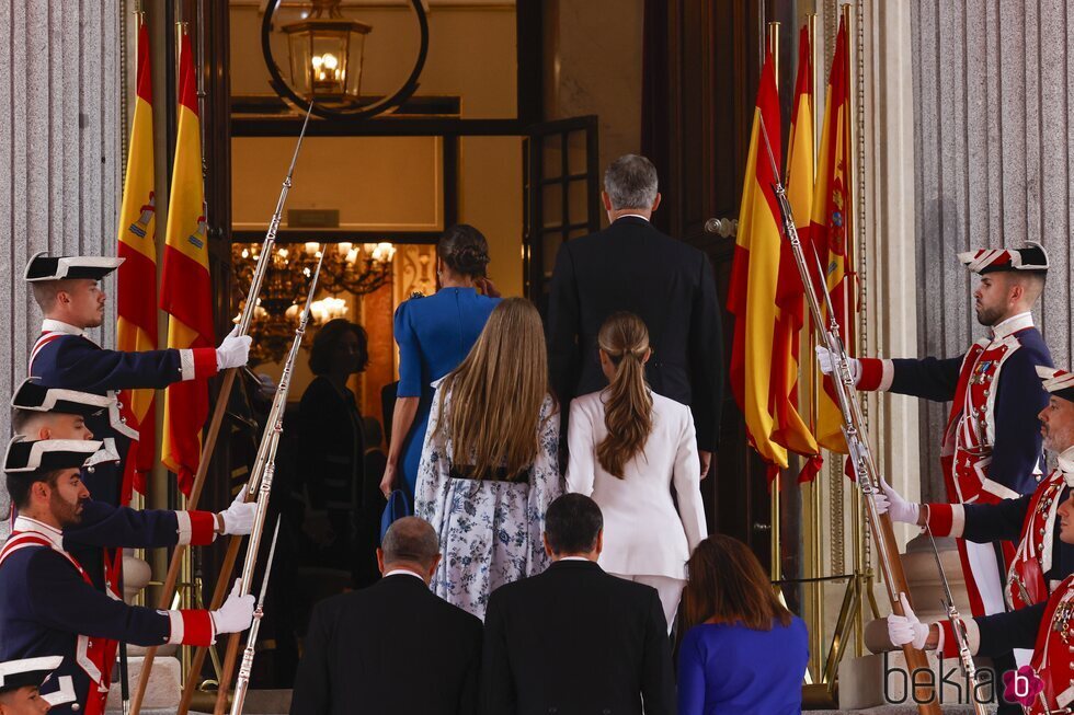 Los Reyes Felipe y Letizia, la Princesa Leonor y la Infanta Sofía entran al Congreso para la Jura 