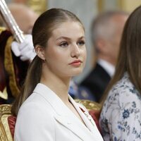 La Princesa Leonor con gesto serio en la Jura de la Constitución 