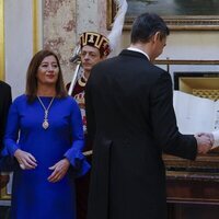 La Princesa Leonor estrecha la mano a Pedro Sánchez tras la Jura de la Constitución