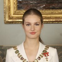 Foto oficial de la Princesa Leonor con el Collar de la Orden de Carlos III