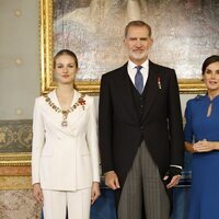 Foto oficial de la Familia Real tras la entrega del Collar de la Orden de Carlos III