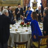 La mesa principal brinda tras el discurso del Rey Felipe VI