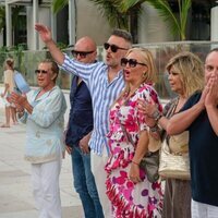 Chelo García Cortés, Matamoros, Kiko Hernández, Belén Esteban, Víctor Sandoval, María Patiño, Lydia Lozano y Terelu durante el rodaje de 'Sálvese quién pu