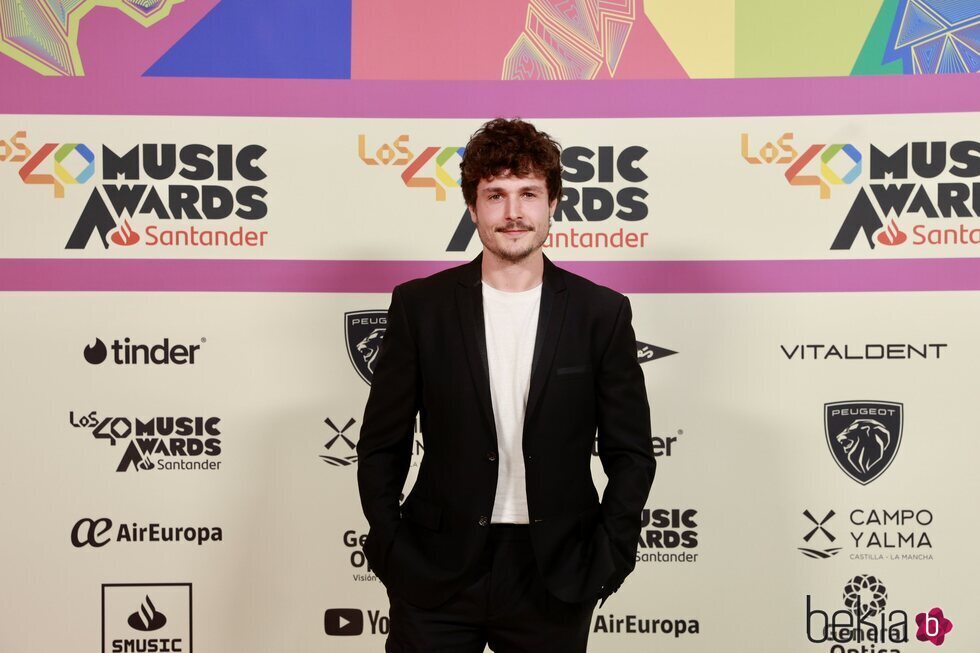 Miki Núñez en la alfombra roja de Los 40 Music Awards 2023