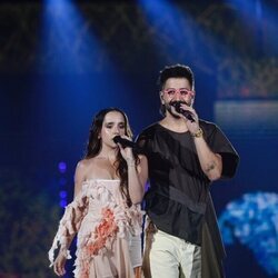 Camilo y Evaluna en su actuación en la gala de Los 40 Music Awards 2023