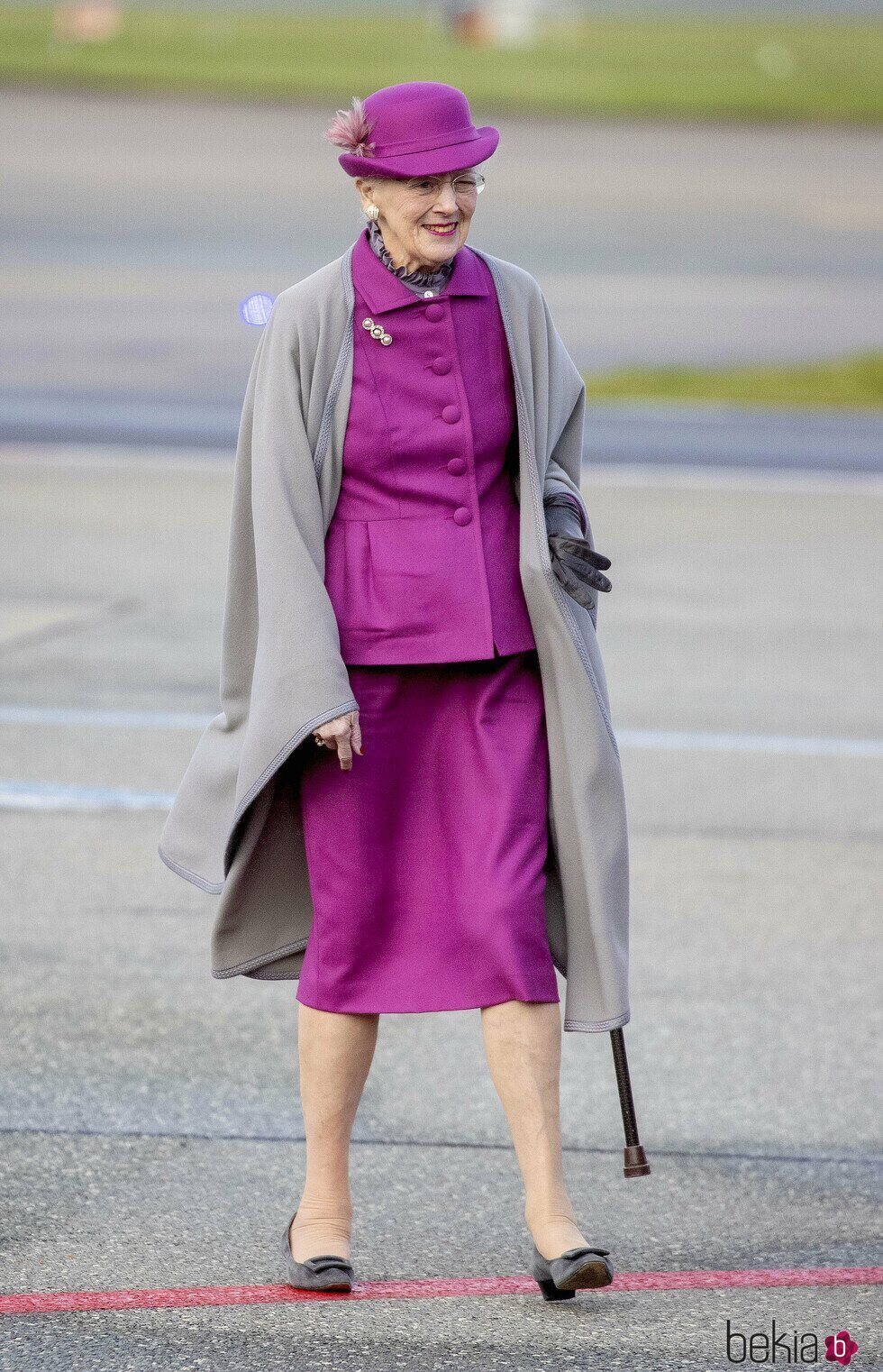 La Reina Margarita en la bienvenida a los Reyes Felipe y Letizia en el aeropuerto de Copenhague