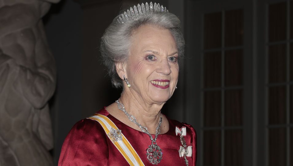 Benedicta de Dinamarca con la Tiara Fringe zu Sayn-Wittgenstein-Berleburg  la cena de gala por la Visita de Estado de los Reyes de España a Dinamarc