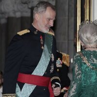 La Reina Letizia saluda a Margarita de Dinamarca en la cena de gala por la Visita de Estado de los Reyes de España a Dinamarca