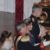 Federico de Dinamarca y la Reina Letizia hablando en la cena de gala por la Visita de Estado de los Reyes de España a Dinamarca