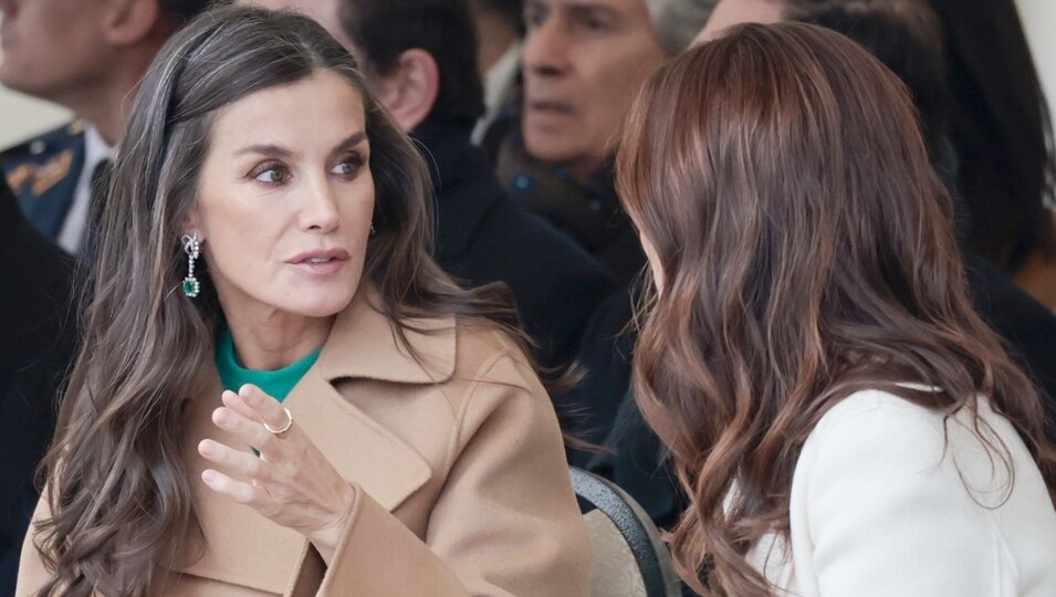 La Reina Letizia y Mary de Dinamarca hablando en la Visita de Estado de los Reyes Felipe y Letizia a Dinamarca