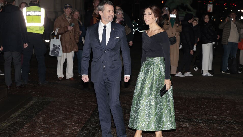 Federico de Dinamarca sonríe a Mary de Dinamarca en la Visita de Estado de los Reyes Felipe y Letizia a Dinamarca