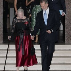 Margarita de Dinamarca y el Rey Felipe VI seguidos de la Reina Letizia y Federico y Mary de Dinamarca en la Gliptoteca de Copenhague