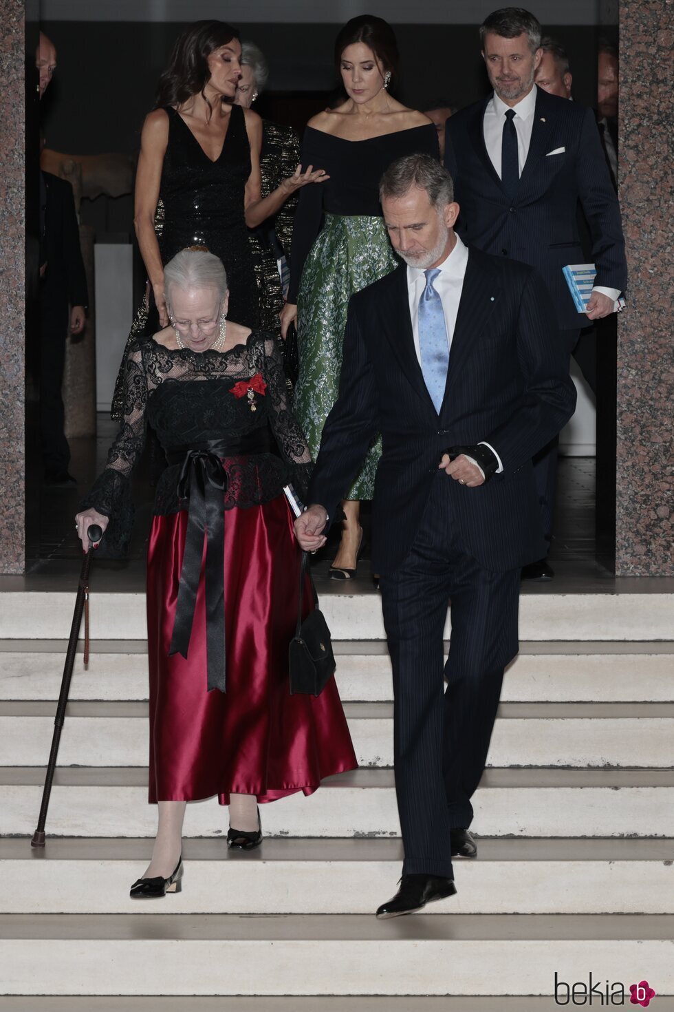 Margarita de Dinamarca y el Rey Felipe VI seguidos de la Reina Letizia y Federico y Mary de Dinamarca en la Gliptoteca de Copenhague